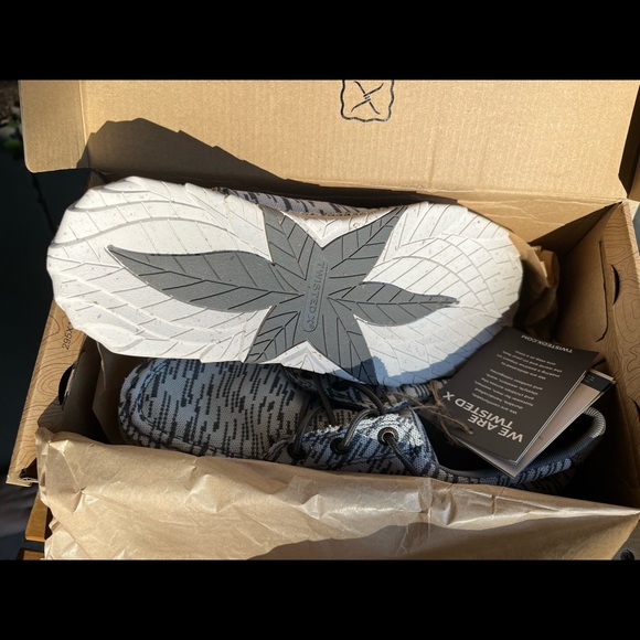 Zero by Twisted Shoes - Picture 3 of 4